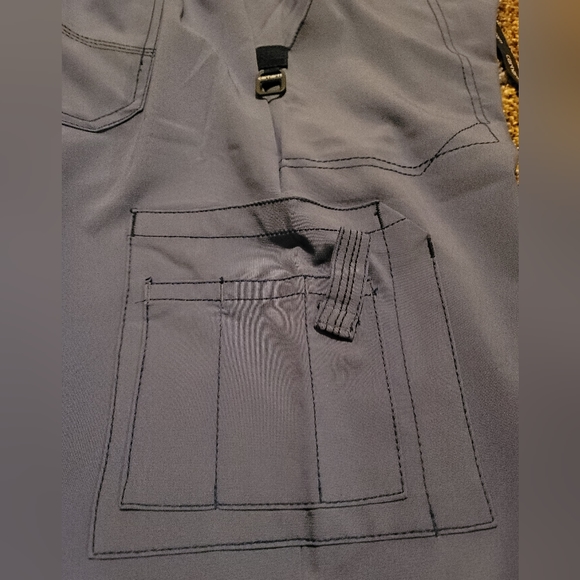 COPY - NWT Women's Carhartt Scrubs size medium tall - Picture 6 of 10